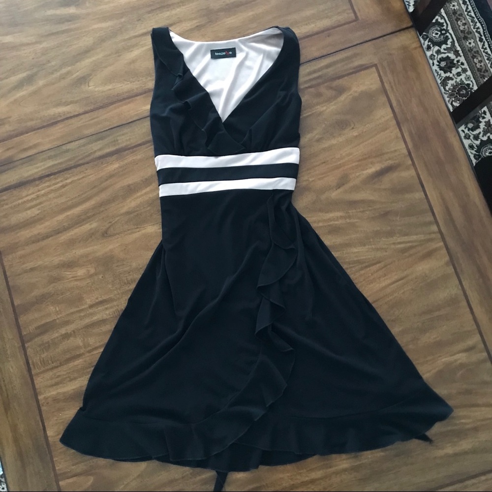NWOT Dillard’s Drapey V Neck Dress